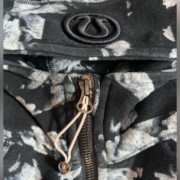 LULULEMON Scuba Full Zip - Picture 9 of 9